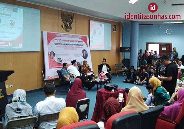 Kapasitas Gedung Ipteks Unhas Tidak Cukup, Peserta Studium General Duduk Lesehan