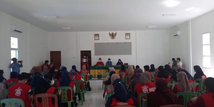 800 mahasiswa Kuliah Kerja Nyata Profesi Kesehatan (KKN PK) Unhas angkatan ke-60 diterima secara resmi oleh jajaran Pemerintah Kabupaten Jeneponto. Para camat antusias menerima mahasiswa tersebut pada Rabu (16/6).