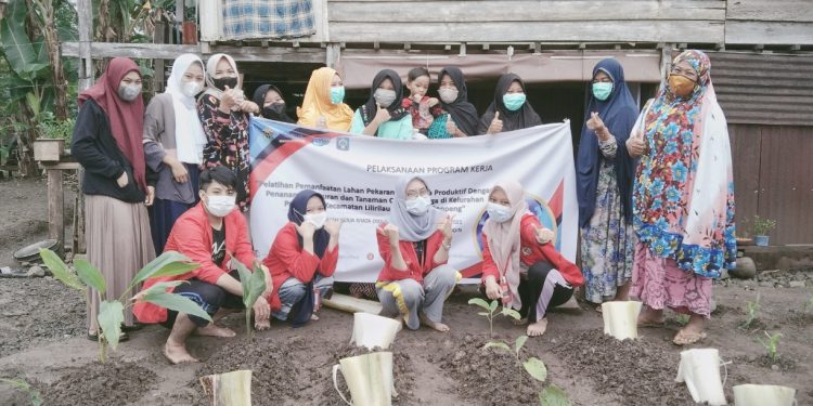 KKNT 106 Pajalesang Adakan Pelatihan Pembuatan Pupuk Organik