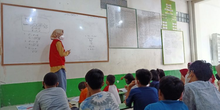 Mahasiswa KKNT 106 Panakkukang III Ciptakan Jurnal Kesehatan Kreatif