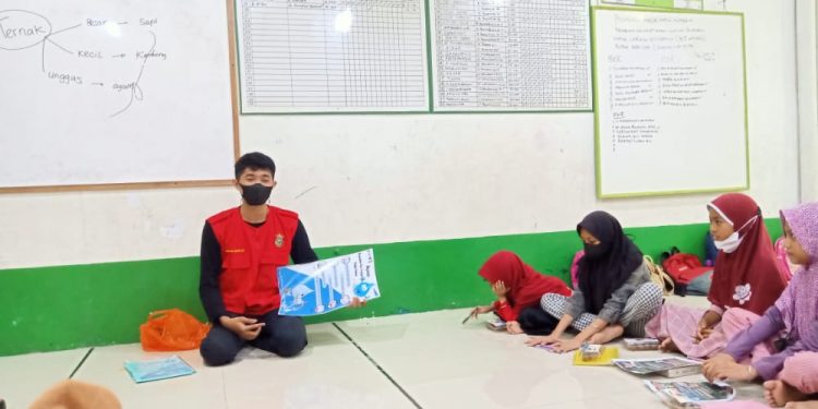 Mahasiswa KKNT 106 Panakkukang III Sosialisasikan Berkebun Bagi Anak