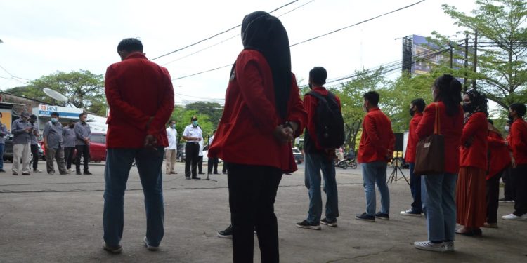 ditemukan kasus terkonfirmasi positif Covid-19 pada 60 mahasiswa peserta Kuliah Kerja Nyata Profesi Kesehatan (KKN-PK) Unhas di Kabupaten Jeneponto,