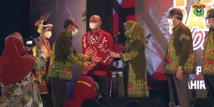 Rangkaian Sejarah Berdirinya Unhas dalam Sebuah Buku