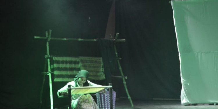 Bangkitkan Eksistensi Sutra Lewat Pentas Karya