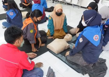 Siaga Ners Unhas Ajarkan Bantuan Hidup Dasar