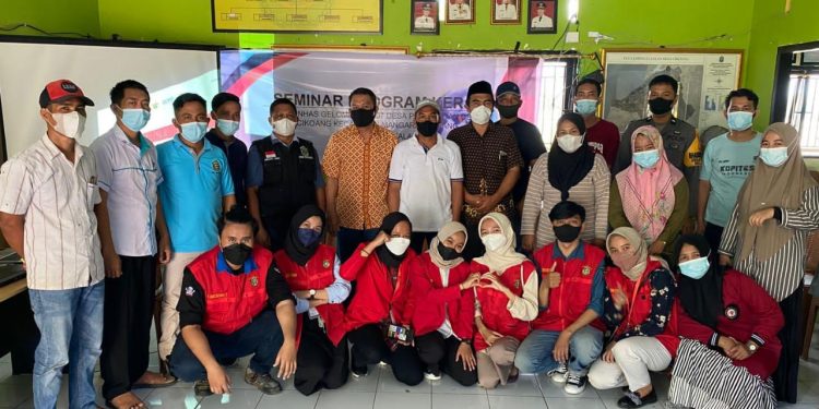 Bhabinkamtibmas Harapkan KKN Takalar 6 Bantu Pencegahan Covid-19