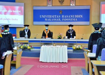 Kukuhkan Guru Besar, Dwia Harap FF Tingkatkan Kontibusi di Bidang Farmasi