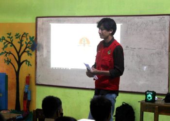 Mahasiswa KKN Unhas Ajak Siswa SD Peduli Lingkungan