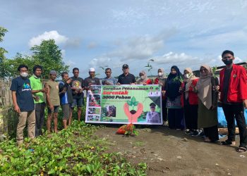 Mahasiswa KKN Unhas Bantu Pemerintah Sukseskan Gerakan Penanaman Pohon