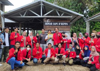 Mahasiswa Fapet Unhas Kunjungi Rumah Sapi di Desa Bontolangkasa Gowa