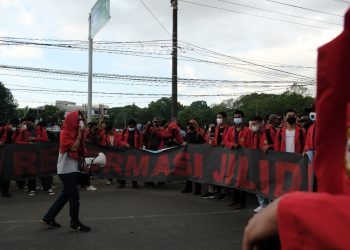 Mahasiswa Unhas Gelar Aksi Tolak Penundaan Pemilu