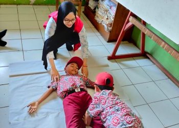 Mahasiswa KKN Stunting Gowa Posko 2 Unhas Edukasi Siswa Praktik CTPS