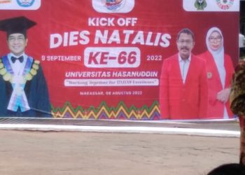 Sambutan Rektor Unhas, Prof Dr Jamaluddin Jompa MSi dalam Kick Off Dies Natalis Unhas ke-66, di depan Gedung Rektorat Unhas, Senin (8/8). IDENTITAS/Davino
