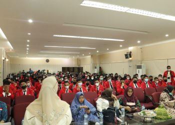 Pengenalan Kehidupan Kampus Bagi Mahasiswa Baru (PKKMB) tingkat prodi oleh Dr A Nixia Tenriwaru SP MSI, Ketua Departemen Sosial Ekonomi Pertanian, Jumat,(19/8). IDENTITAS/Nur Alya Azzahra.