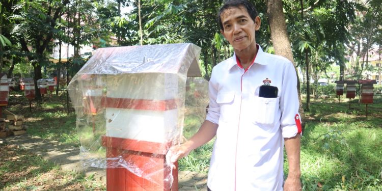 Manusia Pengabdi Lebah