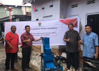 Tim pengabdian Departemen teknik mesin unhas bantu mesin pencacah sampah plastik