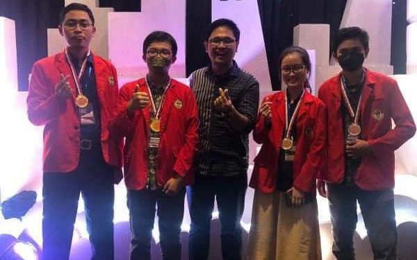 Mahasiswa Kedokteran Unhas Raih Dua Medali pada Indonesian International Medical Olympiad