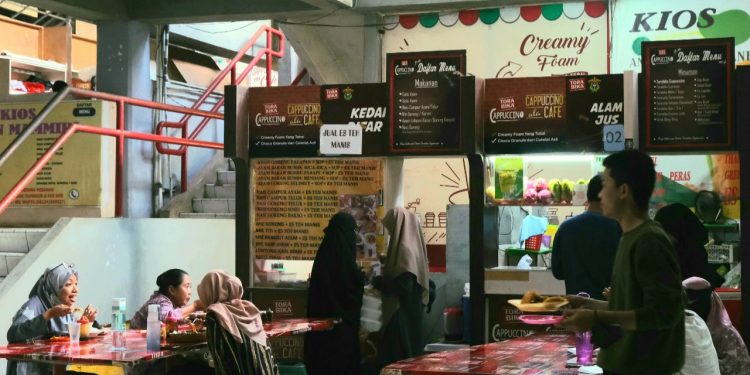 5 Warung Makan Legendaris di Unhas yang Wajib Kamu Coba