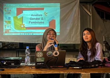 Badan Eksekutif Keluarga Mahasiswa Kehutanan Sylva Indonesia (PC.) Universitas Hasanuddin (BE KEMAHUT SI-UNHAS) Mengadakan Bazar dan Diskusi dengan tema " Analisis Gender dan Feminisme". Kegiatan ini berlangsung di Cafe Kopi Ngumpul BTN Asal Mula Blok E9 No 1, Sabtu (8/10). IDENTITAS/Nathanael Sarakan