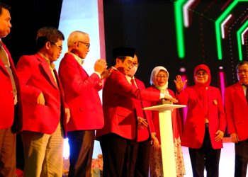 Rektor Unhas, Prof JJ merilis episode 5 yaitu Unhas Sehat di Baruga A.P Pettarani, Rabu (19/10)