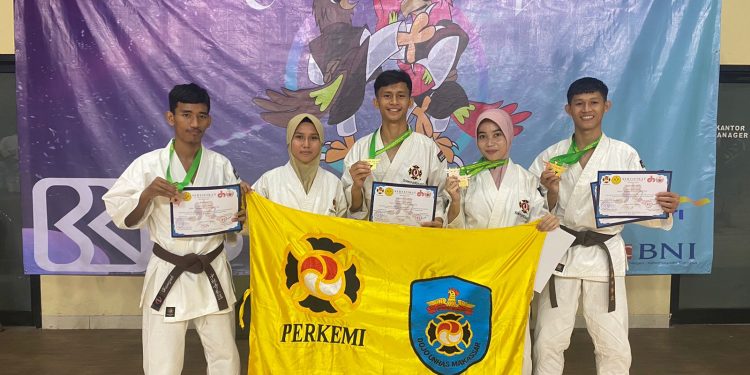 UKM Shorinji Kempo Unhas meraih medali emas dan perunggu pada Kejuaraan Mahasiswa Nasional Shorinji Kempo Tahun 2022 Universitas Negeri Jakarta di Jakarta Pusat, Minggu (2/10). Dokumentasi Pribadi
