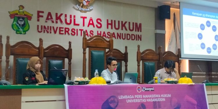 Kabar Persma LPMH Universitas Hasanuddin bertempat di Lab. Moot Court Dr Harifin Tumpa SH MH, Sabtu (12/11). IDENTITAS/A. Nursayyidatul Lutfiah