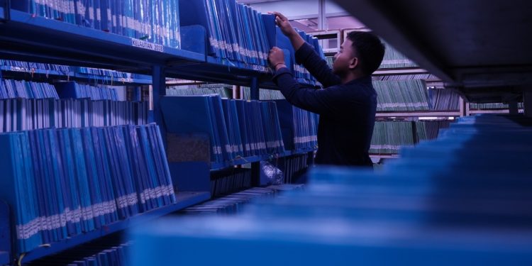 Digitalisasi Arsip di Perpustakaan Unhas