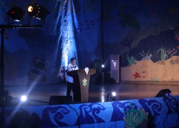 Sambutan oleh Gubernur Provinsi Sulsel yang diwakili oleh Sekretaris Dinas Kelautan dan Perikanan Sulsel, Suhartono Nurdin SPi MP PhD pada Inaugurasi dan Apresiasi Seni FIKP Unhas Angkatan 2021, Sabtu (26/11). IDENTITAS/Nurul Fahmi Bandang