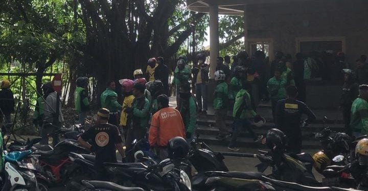 Sekelompok Remaja Diamuk Pengendara Ojol Setelah Ancam Lakukan Pembusuran