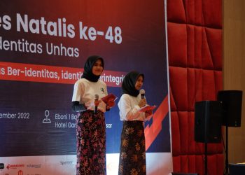 Pembacaan pemenang lomba Fotografi dan Opini Dies Natalis Identitas ke-48 oleh MC, berlangsung di di Gammara Hotel, Makassar, Sabtu (17/12). IDENTITAS/M Ridwan.