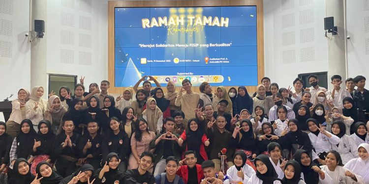 Foto bersama dalam Ramah Tamah Ekstrakurikuler, bertempat di uditorium Prof Amiruddin, Senin (19/12). Dokumentasi pribadi