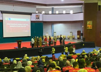 Pelepasan mahasiswa KKN Unhas gelombang 109, berlangsung di Baruga AP Pettarani, Senin (27/12). IDENTITAS/Miftahul Janna