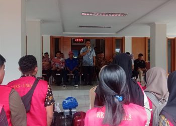 Sambutan pada prosesi penerimaan Mahasiswa KKN Tematik 109 Unhas Kabupaten Bantaeng, bertempat di depan Kantor Bupati Bantaeng, Kamis (29/12). IDENTITAS/Risman