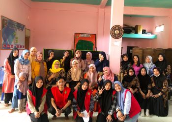 Foto bersama Mahasiswa KKN Unhas bersama Kader Posyandu, bertempat di Kantor Desa Kuajang, Kecamatan Binuang, Kabupaten Polewali Mandar, Jumat-Sabtu (14-15/1). Dokumentasi pribadi