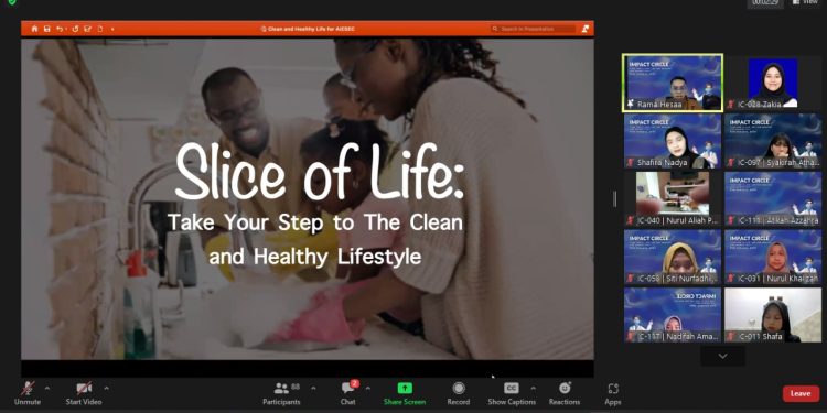 Pemaparan materi oleh Data Manager at PHEOC, Rama Hesa, Sabtu (21/1). Tangkapan Layar.