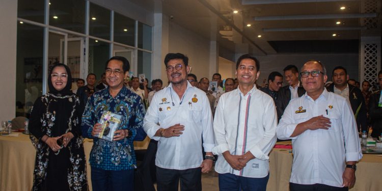 SYL Curahkan Perjalanannya Jadi Menteri Pertanian Lewat Dua Buku