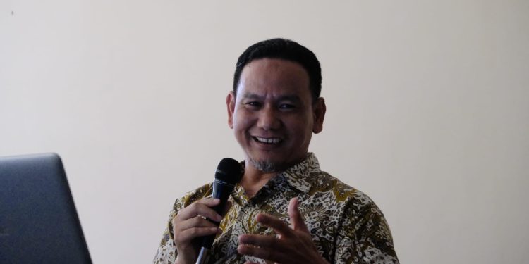 Pemaparan materi oleh Muhammad Sabri Ali SSos MIkom di Ruang Pertemuan Perpustakaan Unhas lantai dua, Senin (20/3). IDENTITAS/Otto Aditia