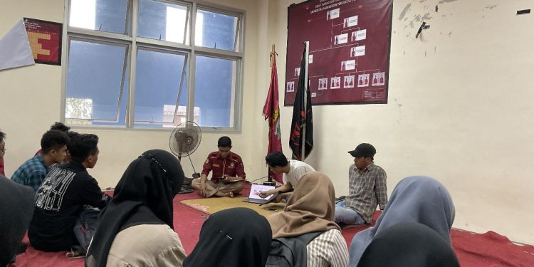 Forum Diskusi Industri HMTI FT Unhas di Student Center FT Unhas, Senin (27/3). IDENTITAS/Ugi