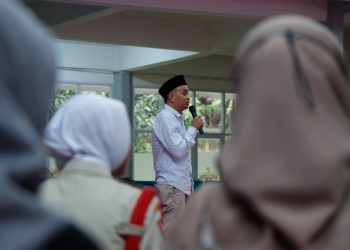 Direktur Kemahasiswaan dan Penyiapan Karir, Abdullah Sanusi SE MBA PhD saat menyampaikan program kemahasiswaan untuk UKM, bertempat di Gedung PKM 1 Unhas Tamalanrea, Minggu (16/4). IDENTITAS/Ridwan