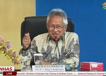 Pemaparan oleh Dirjen DIKTI (2000-2009), Prof Dr Ir Satryo Soemantri Brodjonegoro pada Kuliah Bestari MDGP PTNBH, berlangsung melalui Zoom Meeting, Kamis (4/5). Tangkapan layar.