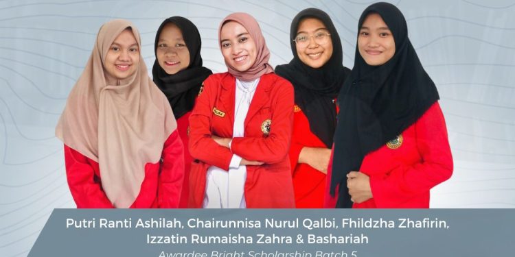 Tim Mahasiswa Unhas meraih Gold Medal kategori Business Competition dan Grand Prizes pada International Youth Business Competition. Dokumentasi pribadi