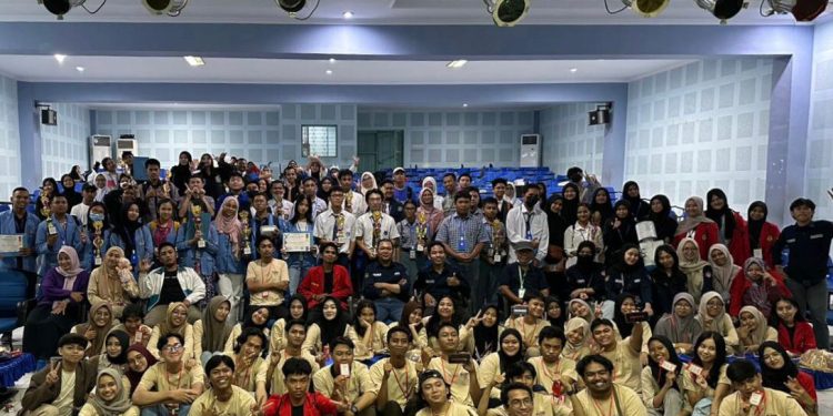 Foto bersama peserta dan panitia The 16th PILOT 2023. Dokumentasi pribadi.