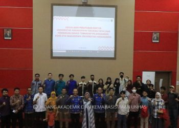 Foto bersama dalam kegiatan Sosialisasi Peraturan Baru tentang Pelanggaran Kode Etik Mahasiswa, bertempat di Aula Prof Latanro, Kampus Tamalanrea, Rabu (17/5). Dokumentasi pribadi