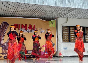 Ekstrakurikuler Seni Tari FISIP Unhas Tampilkan 11 Tarian Tradisional