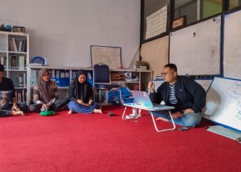 Kegiatan Satpol Immaj FEB Unhas Bahas Tuntas Korelasi Ilmu Ekonomi dan Politik