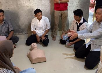 Kolaborasi TBF Sternum dan KKN Unhas Edukasi Warga Resusitasi Jantung Paru