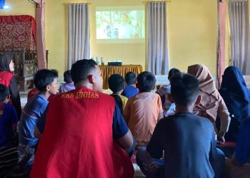 Kembangkan Kemampun Berpikir Kritis Anak, KKNT Kampung Beru Hadirkan Bedah Film