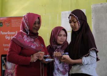 Tim FKG Unhas Edukasi Siswa Gigi Sehat dan Bersih di Pulau Kodingareng