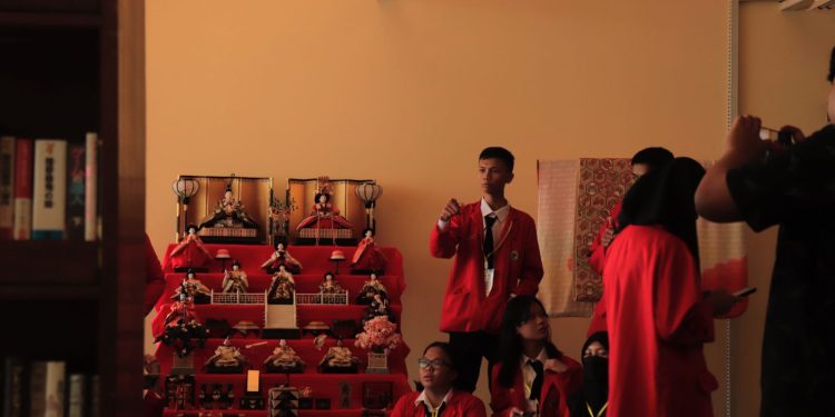 Mahasiswa Baru Sastra Jepang Puji Japan Corner Unhas