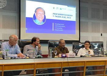 Bedah Buku Kehampaan Hak, Dosen Ilmu Administrasi : Penulisnya Terlalu Sopan